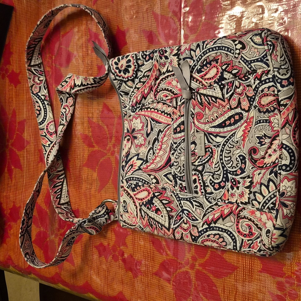 Stylish Pink Paisley Women's Crossbody Bag And Lunch Tote